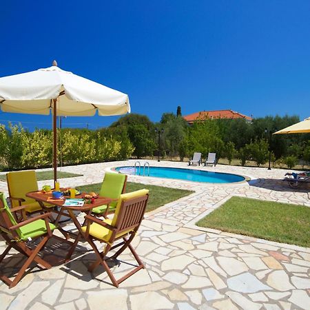 Iliachtides Villas Karavomylos Bilik gambar