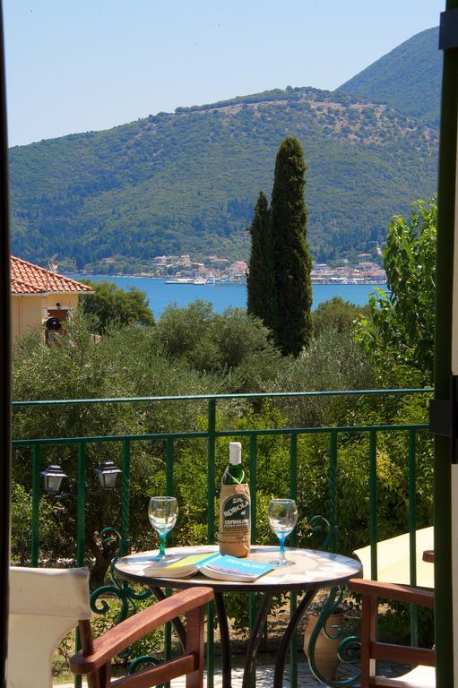 Iliachtides Villas Karavomylos Bilik gambar