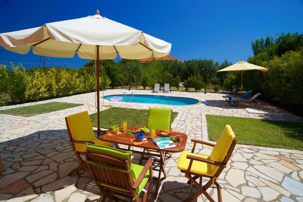Iliachtides Villas Karavomylos Bilik gambar