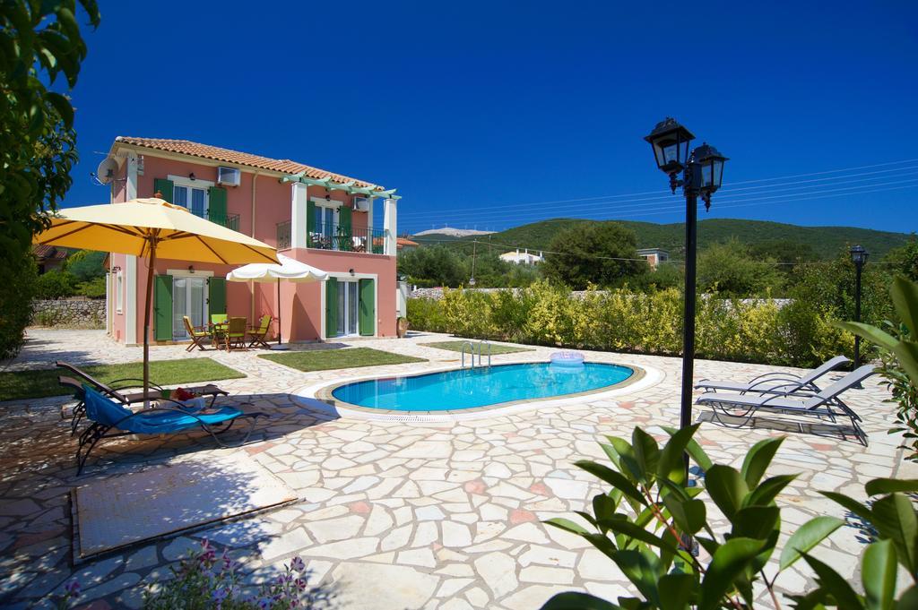 Iliachtides Villas Karavomylos Bilik gambar