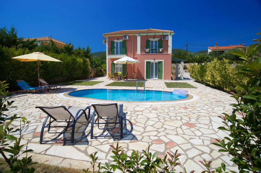 Iliachtides Villas Karavomylos Bilik gambar