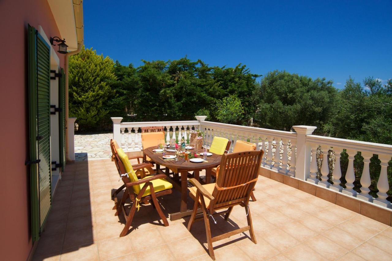 Iliachtides Villas Karavomylos Bilik gambar